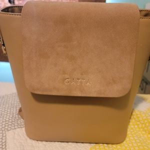 Nude, handbag. Can be converted to a shoulder bag or a back pack.